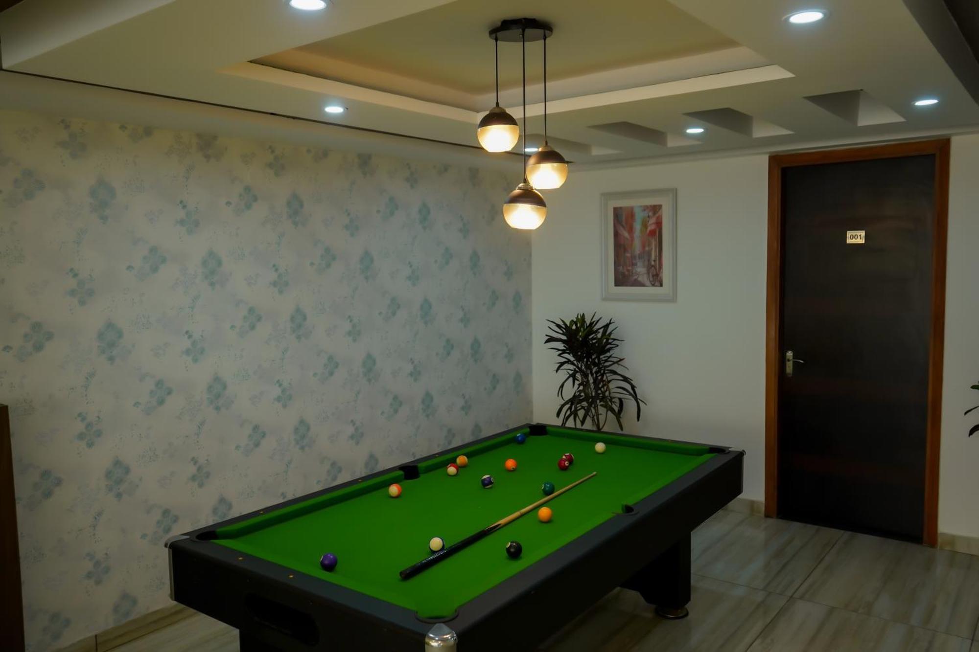 Hotel The Luxe 18 - Golf Course Road Gurgaon Luaran gambar