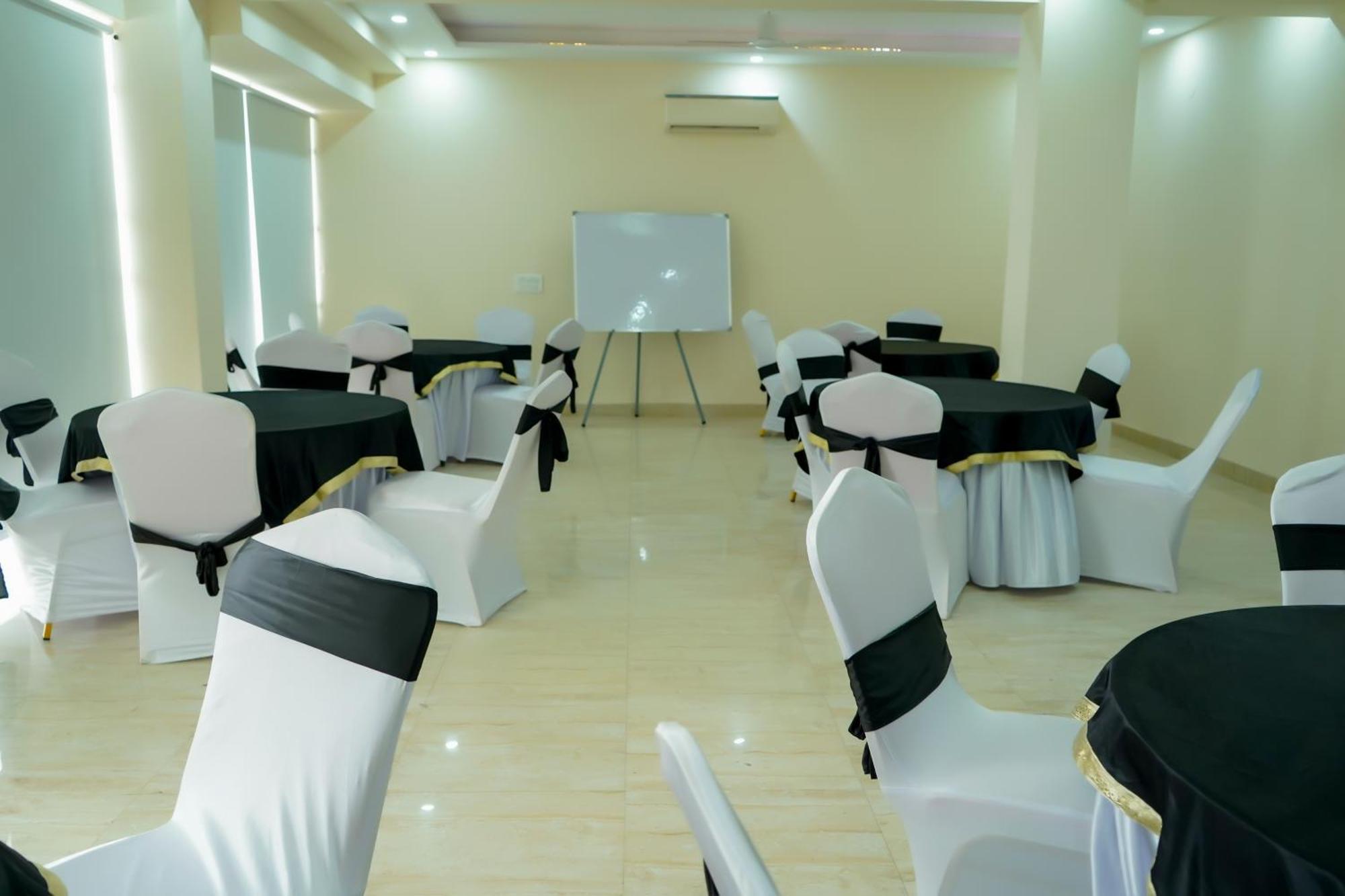 Hotel The Luxe 18 - Golf Course Road Gurgaon Luaran gambar