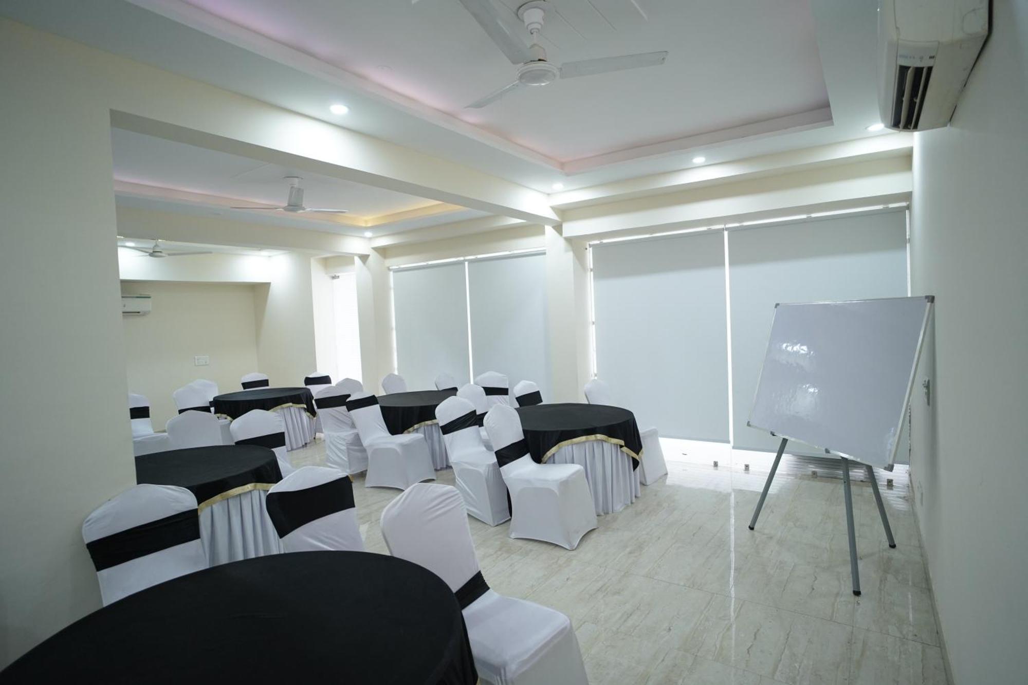 Hotel The Luxe 18 - Golf Course Road Gurgaon Luaran gambar